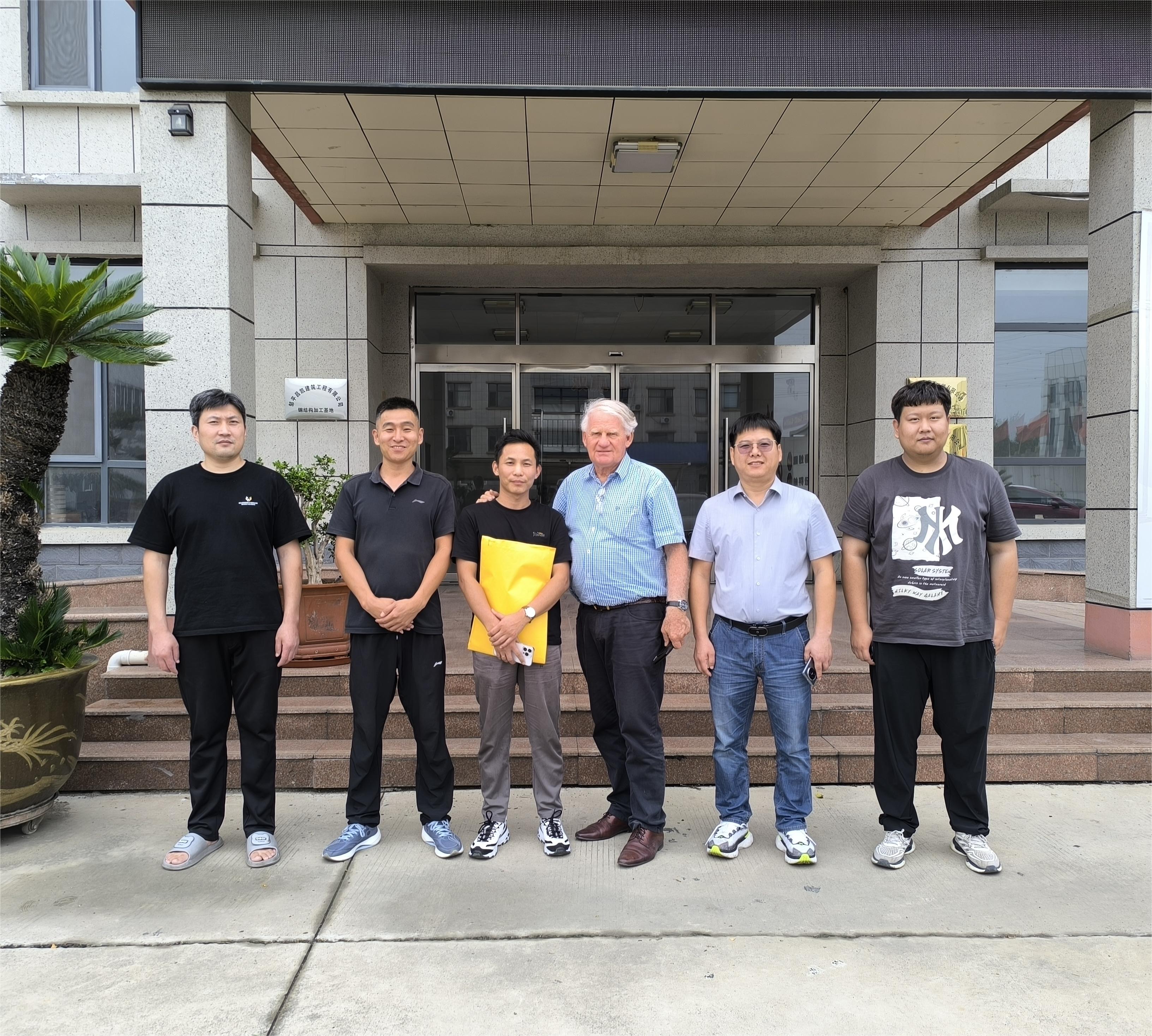 澳大利亞客戶參觀工廠輕鋼別墅項目