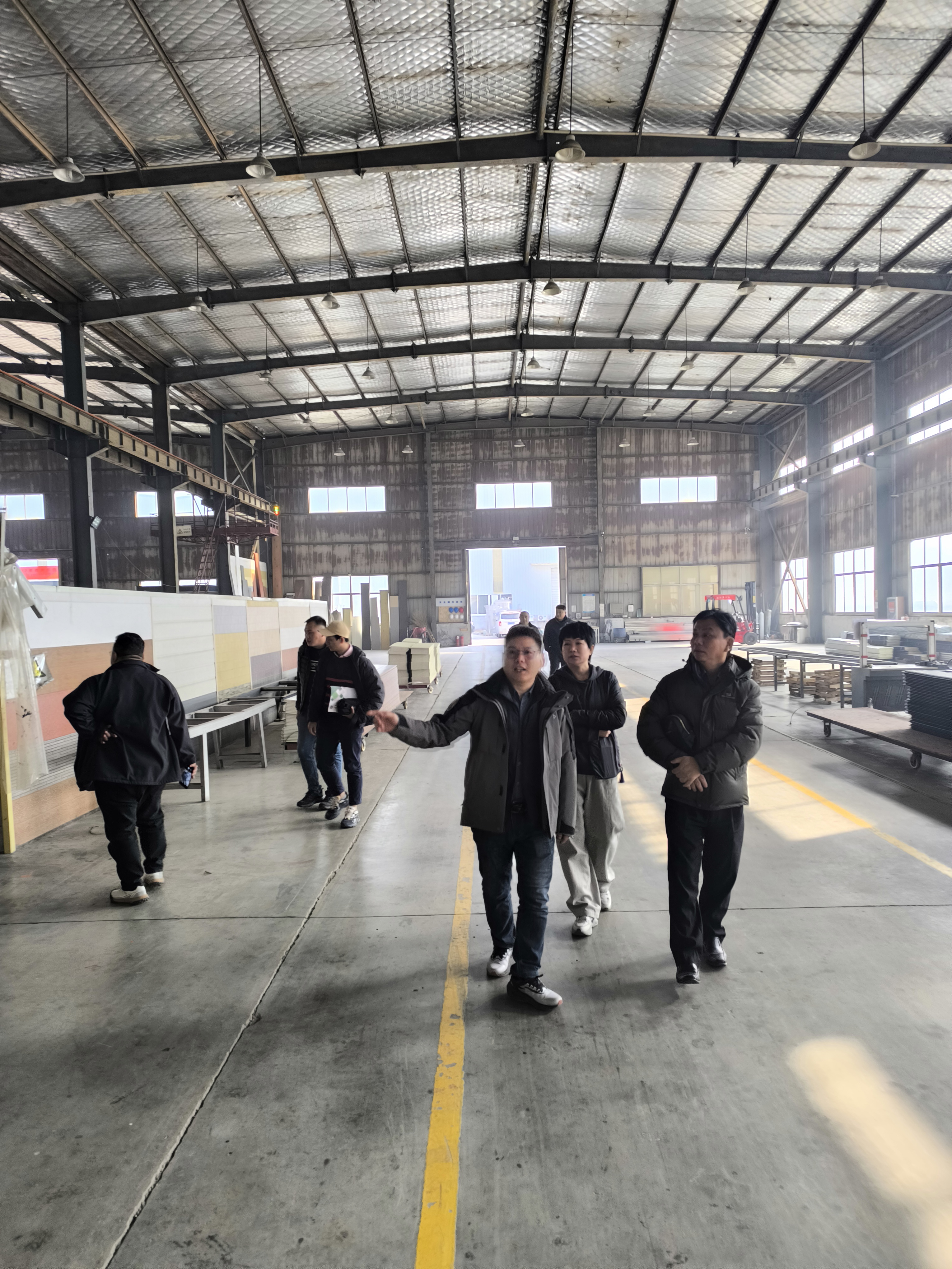 馬來西亞客戶親自來廠參觀驗廠并下單金屬雕花板